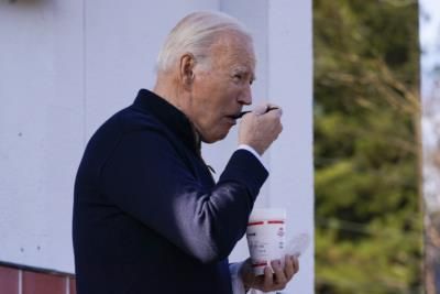 Biden Embraces Retail Politics to Reach Voters in Changing Media Landscape