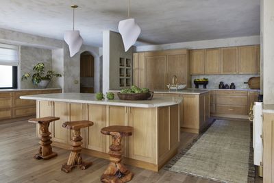 Jenson Button's Dreamy Neutral Kitchen Shows Exactly How to do Wooden Cabinetry in 2024