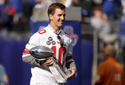 See it: Eli Manning shades Tom Brady in epic Pro Bowl rap battle