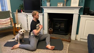 I did the 90/90 hip mobility stretch every day for two weeks—here are four things I learned