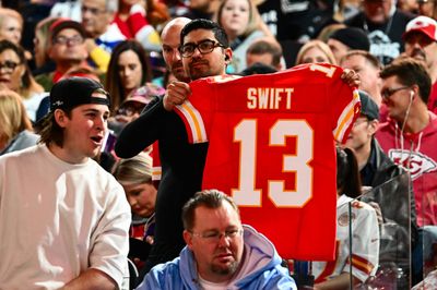 A Chiefs fan had the perfectly-numbered Taylor Swift jersey at Super Bowl Opening Night