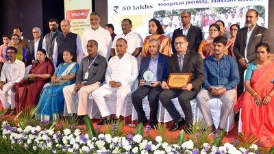 Health Minister presents Kayakalp awards to State hospitals