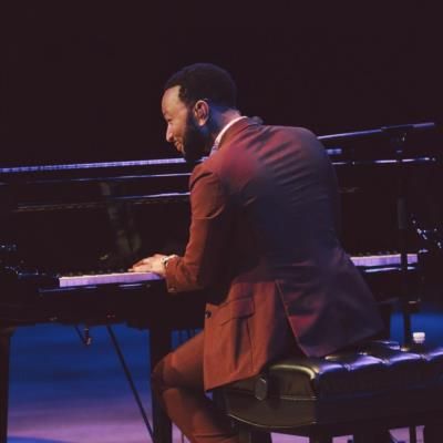 John Legend's Brilliant Piano Performance: A Captivating Musical Experience