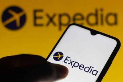 Netflix Signs Expedia to Be Its First Global Advertising Client