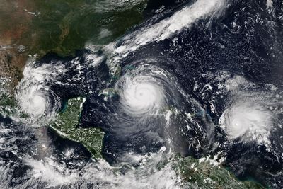 "Category 6" proposed for big hurricanes