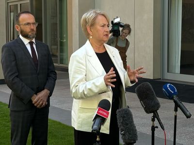 Govt, Greens reach deal on ‘right to disconnect’