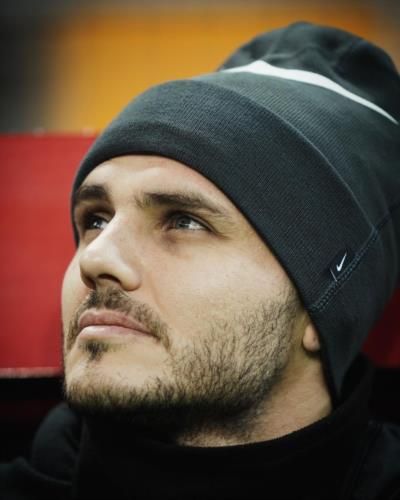 Mauro Icardi: Epitome of Style and Sophistication in Black Attire