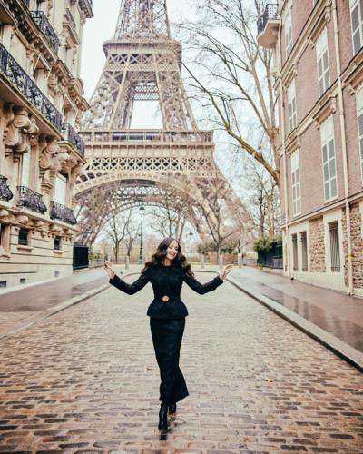 Sofia Carson: A Stunning Icon amidst the Eiffel Tower Splendor