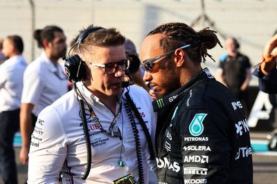 Hamilton ‘non-poaching’ clause set to prevent key Mercedes F1 departures