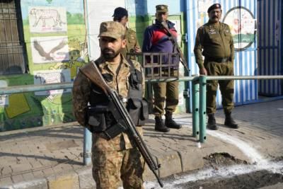 Gunmen kill 5 police officers in Pakistan's northwest during voting