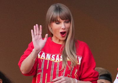 12 celebrity fans of the Kansas City Chiefs, including Jason Sudeikis and (duh) Taylor Swift