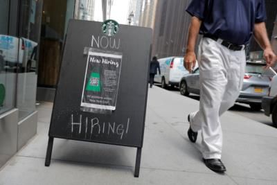 US Weekly Jobless Claims Plummet, Surpassing Expectations