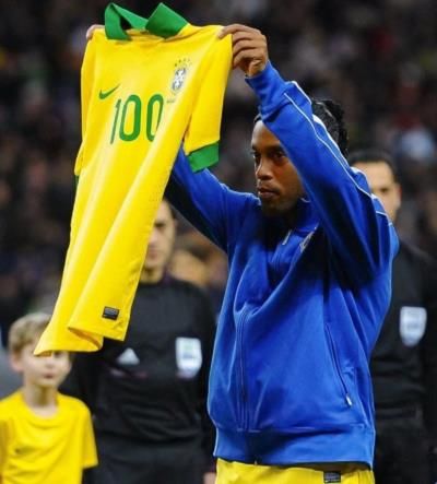 Ronaldinho's Remarkable Career Milestone: 100 games for Brazil's National Team
