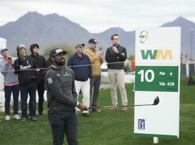 Neither chilly weather nor a suspension of play can stop Sahith Theegala, Shane Lowry and Jordan Spieth from making birdies at WM Phoenix Open