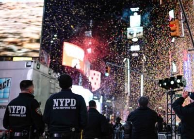 Suspected gunman at large after shooting in Times Square