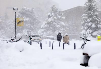 Heavy Snow Causes Interstate Closures and Flight Delays in Arizona