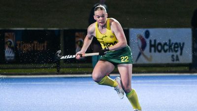 Hockeyroos hammered by Dutch in Olympic warning