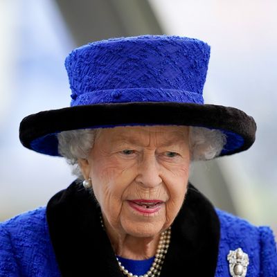 Queen Elizabeth Had a Cutting, Direct Way of Letting Staff Know They Were Wrong or “Out of Favor”