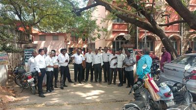 Advocates boycott court in Walajah against proposed taluk-level courts