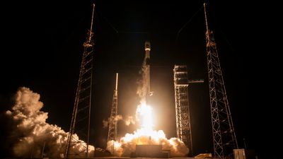 See SpaceX's breathtaking launch of NASA's PACE satellite (photos)