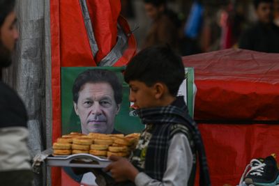 PTI-linked independents take Pakistan election lead as counting nears end