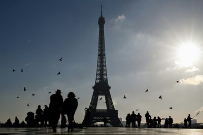 A Car-free Eiffel Tower Zone? Paris Mayor Faces Pushback