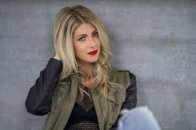 Kelly Rizzo and Breckin Meyer spotted holding hands in LA