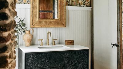 How to organize a half bath — tips and tricks from the pros