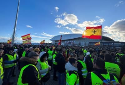 Spanish Police Clash with Farmers and Truck Drivers in Madrid