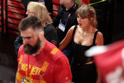 National reaction to Jason Kelce hanging out with Taylor Swift, Ice Spice during Super Bowl LVIII