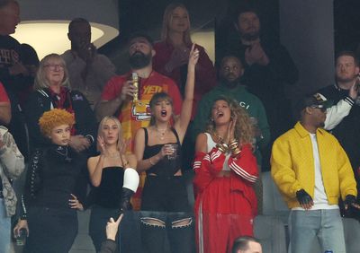 Taylor Swift chugs a beer in suite at Super Bowl 58
