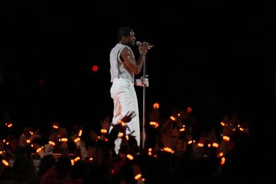 Twitter reacts to Usher’s marvelous halftime performance at Super Bowl LVIII