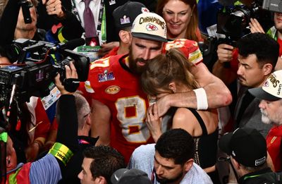 Did Travis Kelce propose to Taylor Swift on the field after winning the Super Bowl?