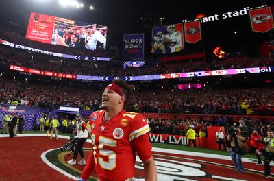 Fans dunk on Troy Aikman over old tweet downplaying Patrick Mahomes