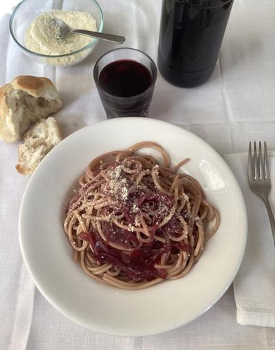 Rachel Roddy’s recipe for spaghetti with red wine and onions