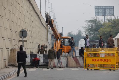 Indian police block roads to halt farmers’ march to New Delhi