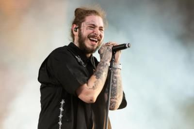 Post Malone wows Super Bowl crowd with patriotic performance