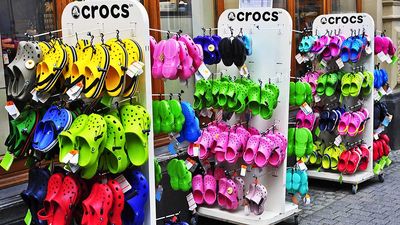 Crocs Stock Up 5 Days In A Row, Near Buy Point; Earnings Due