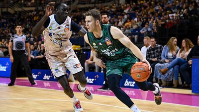 Breaker Abercrombie to call time on 15-year NBL career