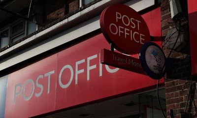 Ex-Post Office boss ‘gave Fujitsu bonus contract despite warnings’
