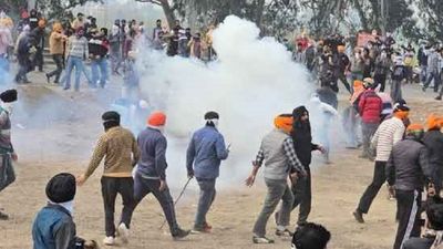 'Delhi Chalo' march: Police fire tear gas on protesting farmers at Punjab-Haryana Shambhu border