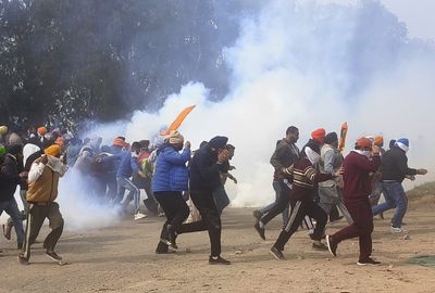 Indian police fire tear gas as protesting farmers march on Delhi