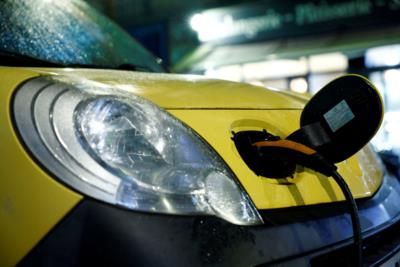 France reduces EV subsidy for wealthier buyers