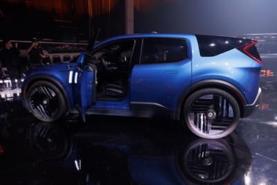 Chrysler unveils Halcyon Concept, a futuristic and electrified sedan