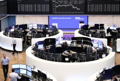 European Stocks Dip as Investors Await US Data and Earnings