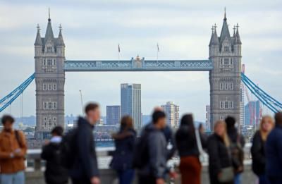 UK wage growth slows, BoE on alert for economic impact