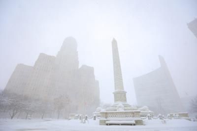 Nor'easter blankets NYC in heavy, wet snowstorm