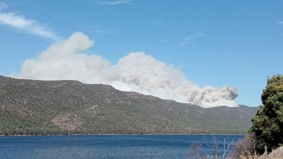 Homes lost as bushfires continue to burn