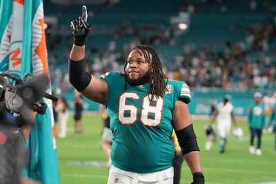 Dolphins free agent profile: Should Miami pay Robert Hunt?
