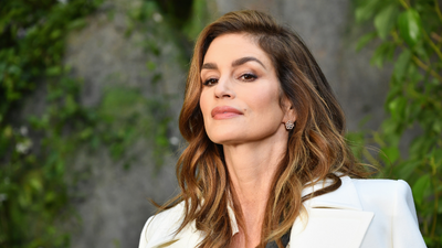 Cindy Crawford's uncomplicated dining room has a 'chic-secret-clubhouse' aesthetic, say designers